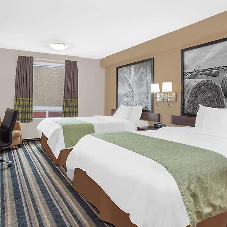 Super 8 By Wyndham Brandon Mb Μοτέλ Εξωτερικό φωτογραφία