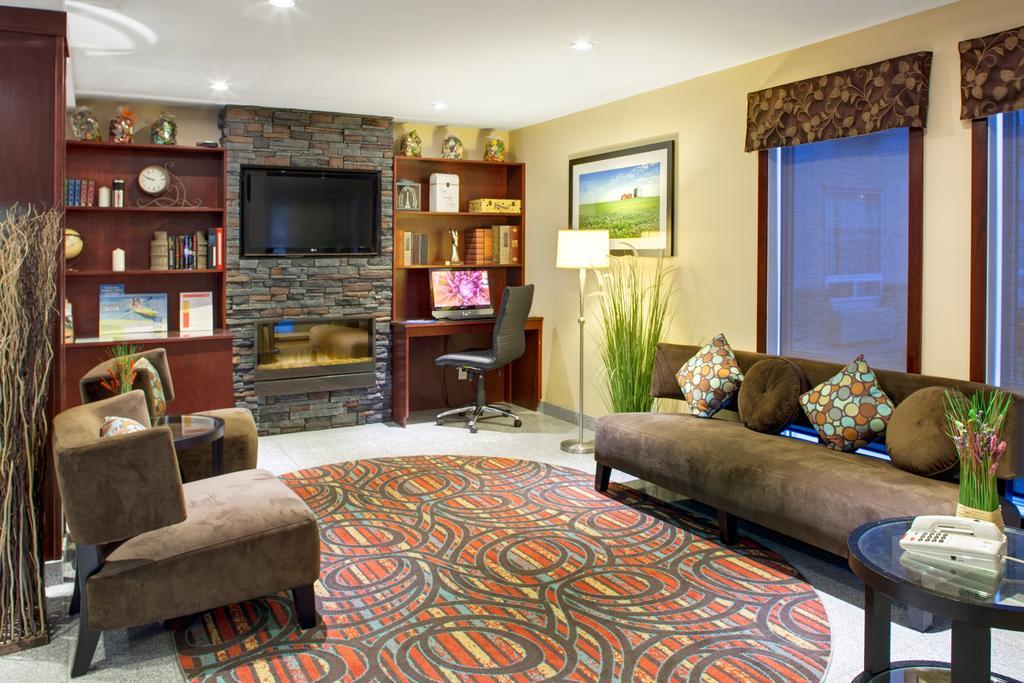 Super 8 By Wyndham Brandon Mb Μοτέλ Εξωτερικό φωτογραφία