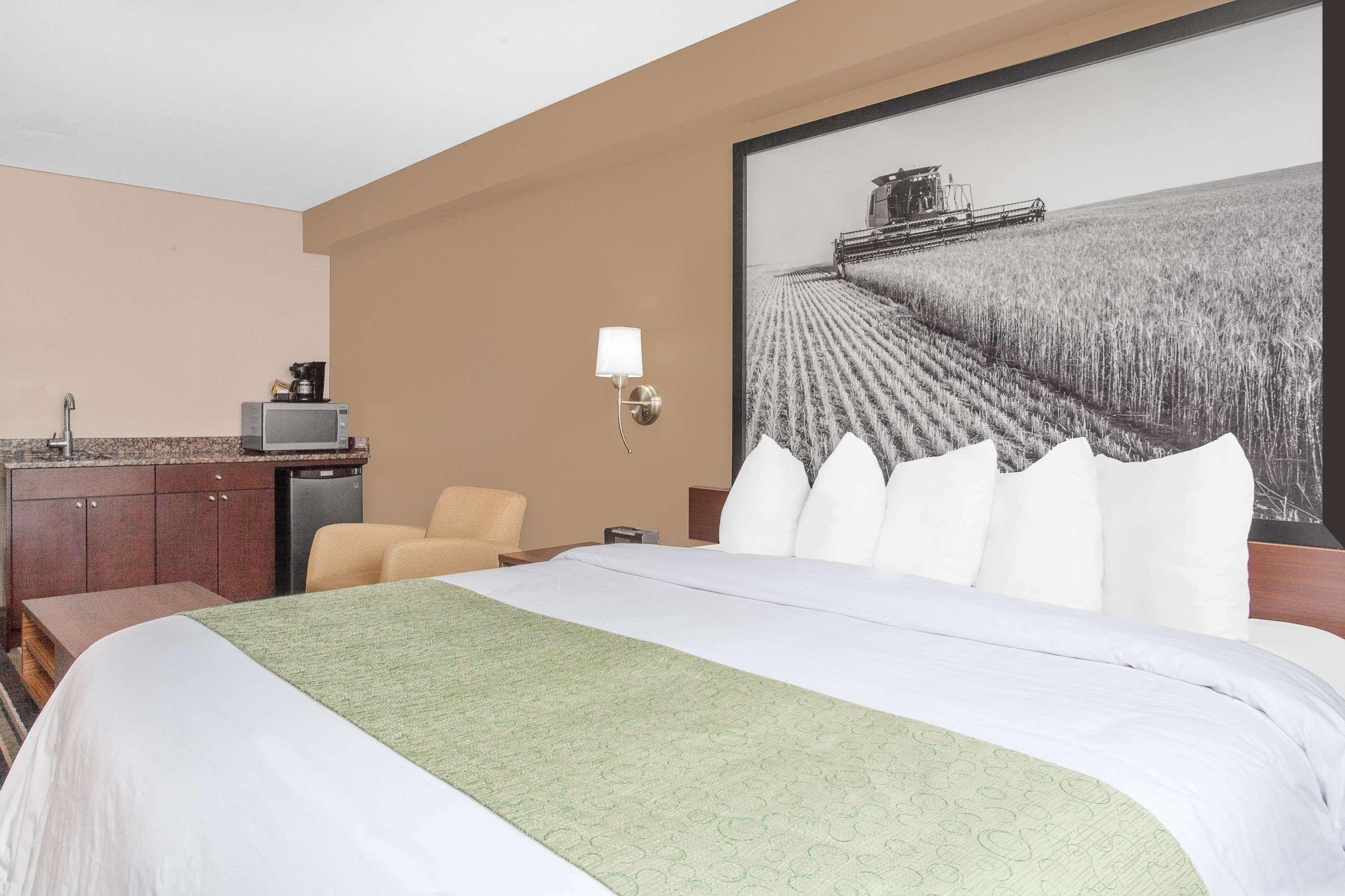 Super 8 By Wyndham Brandon Mb Μοτέλ Εξωτερικό φωτογραφία