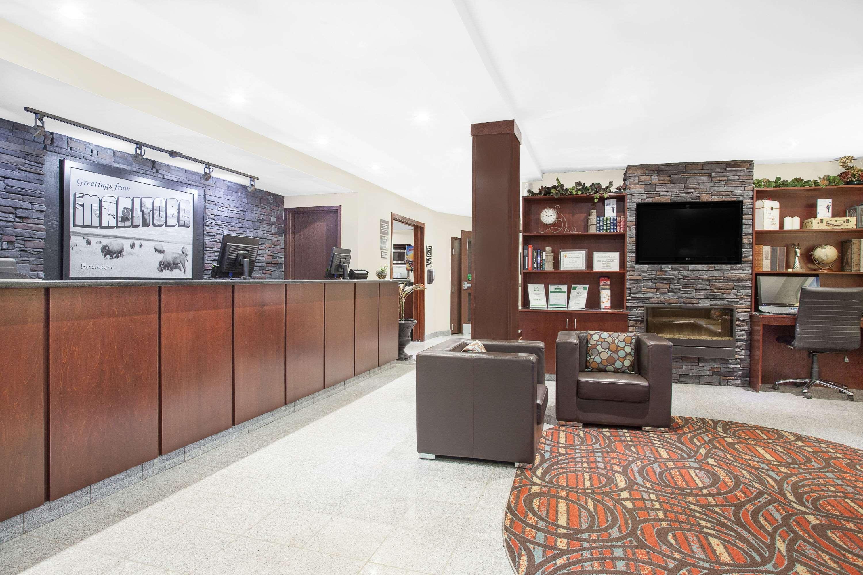Super 8 By Wyndham Brandon Mb Μοτέλ Εξωτερικό φωτογραφία