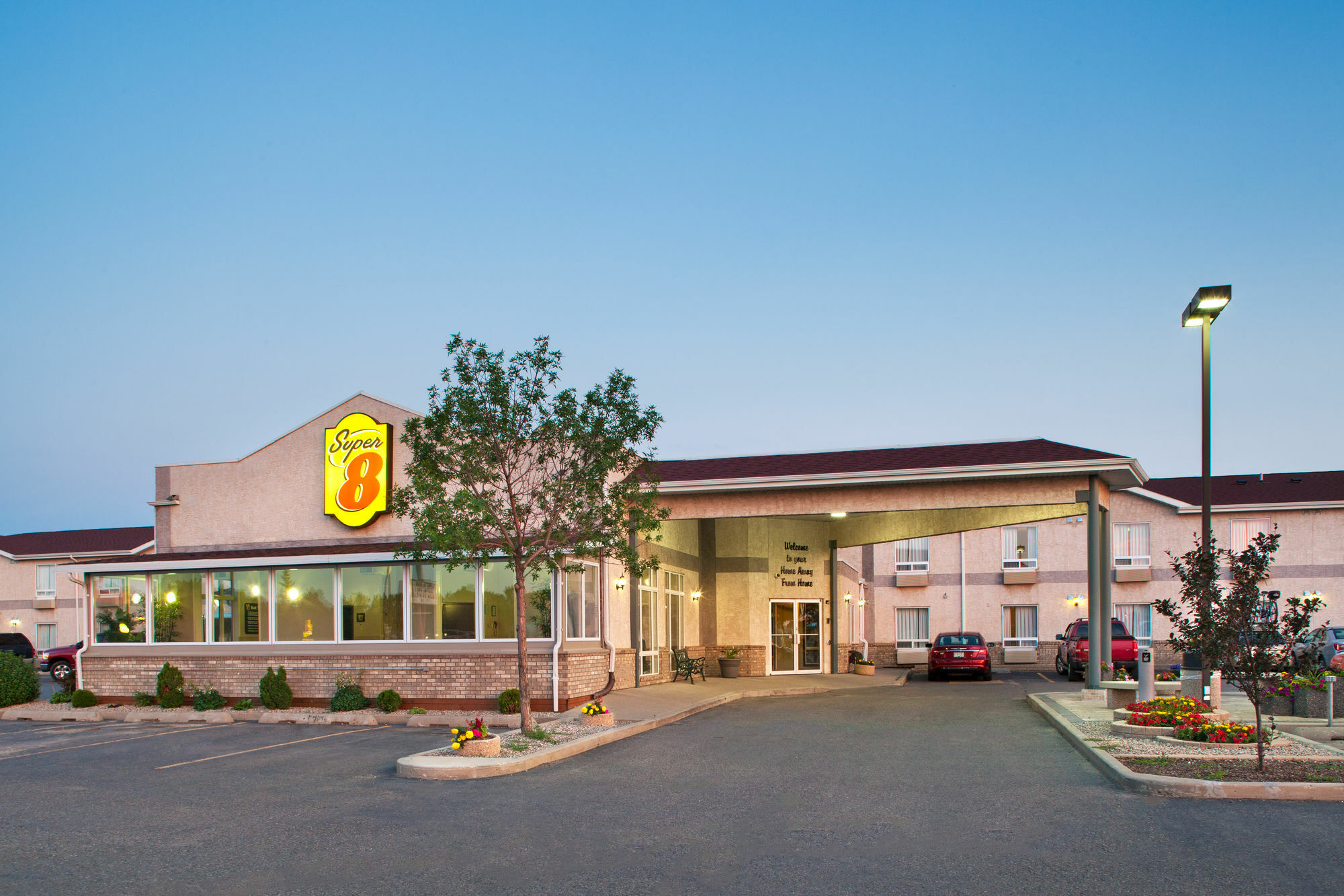 Super 8 By Wyndham Brandon Mb Μοτέλ Εξωτερικό φωτογραφία